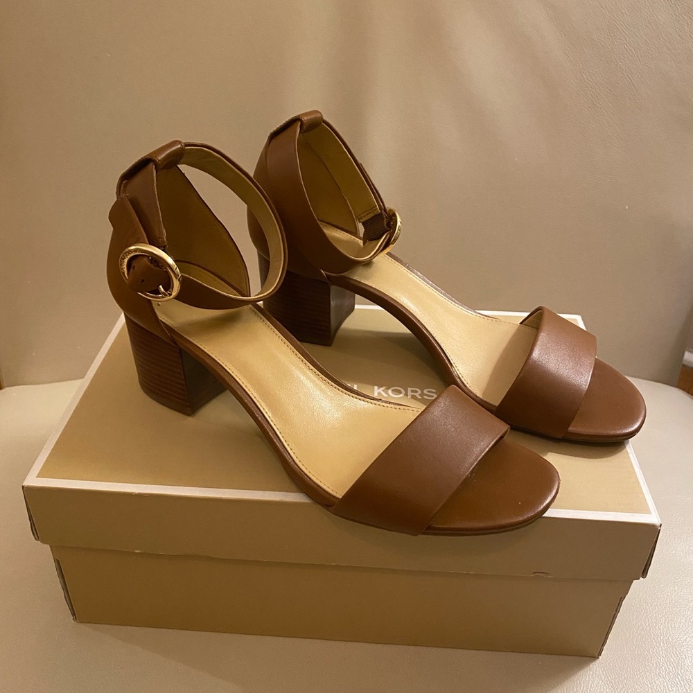Beautiful brown leather Michael Kors sandals